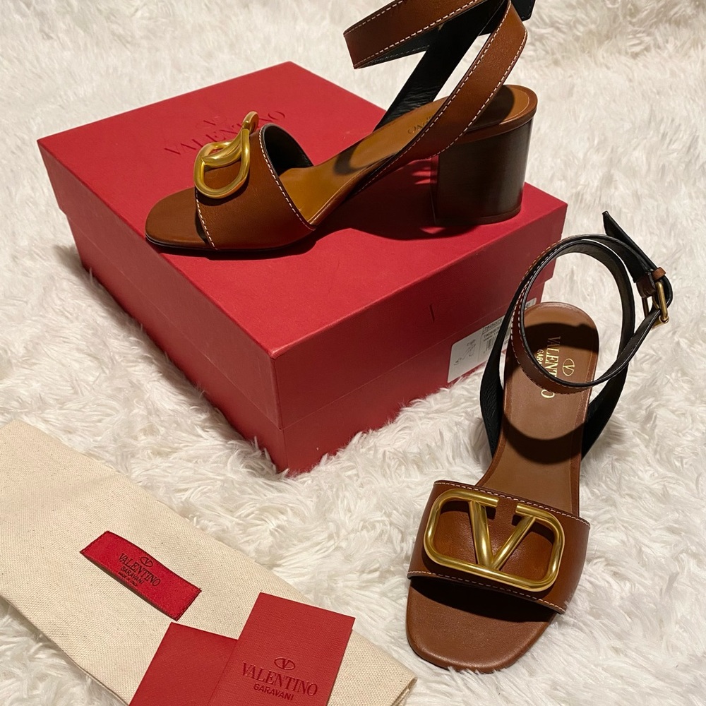 ❌ SOLD ❌ Valentino Garavani Vlogo Grainy Vachetta Leather Sandal 60 MM Size 37